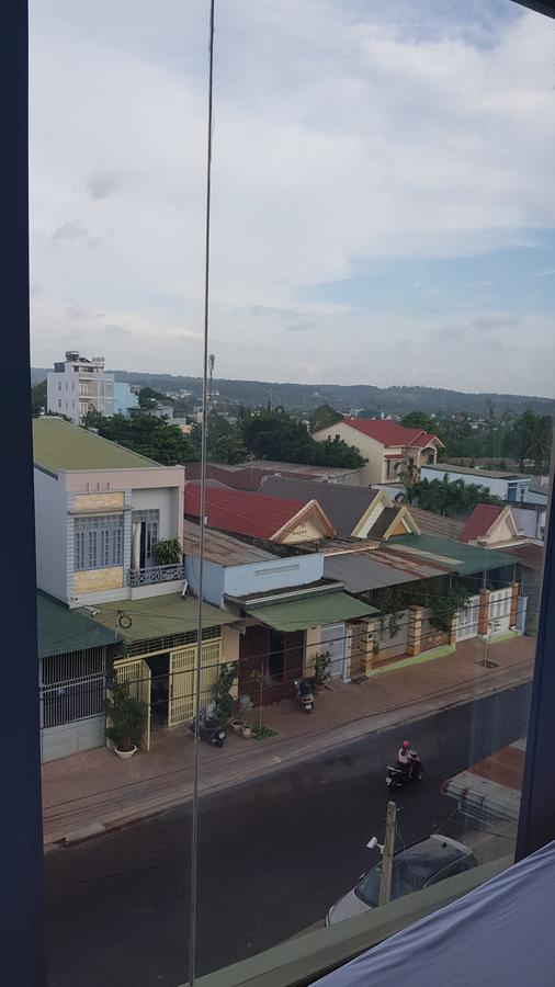 Manh Hung Hotel Buon Ma Thuot Eksteriør billede